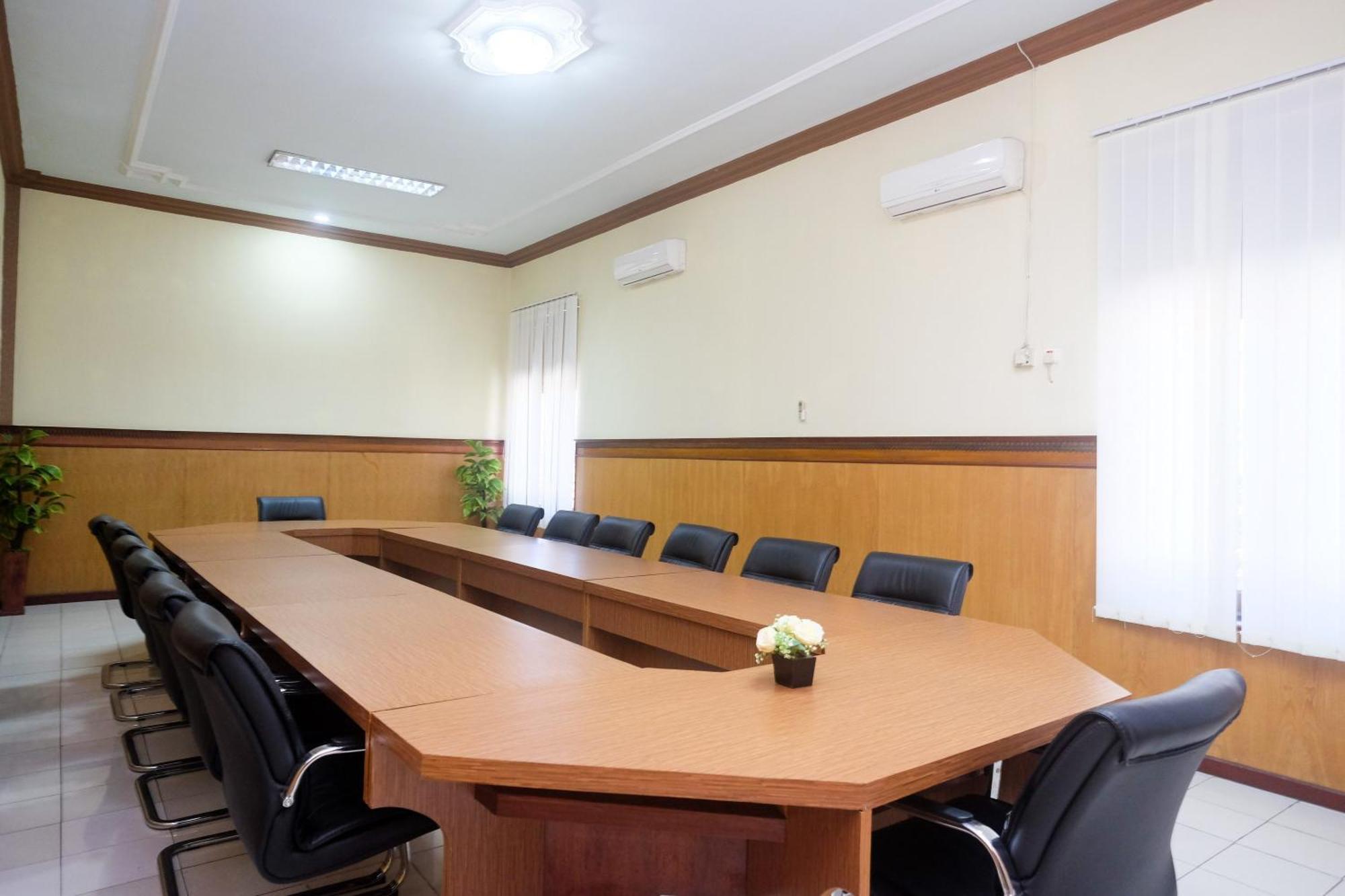 Urbanview Hotel Dedy Jaya Brebes Exterior foto