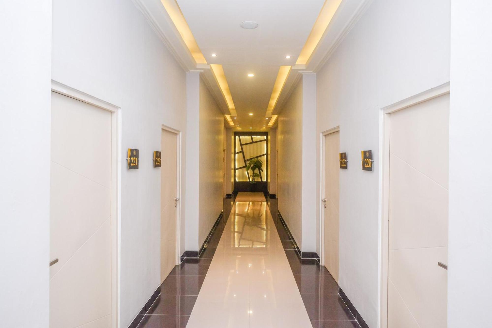 Urbanview Hotel Dedy Jaya Brebes Exterior foto