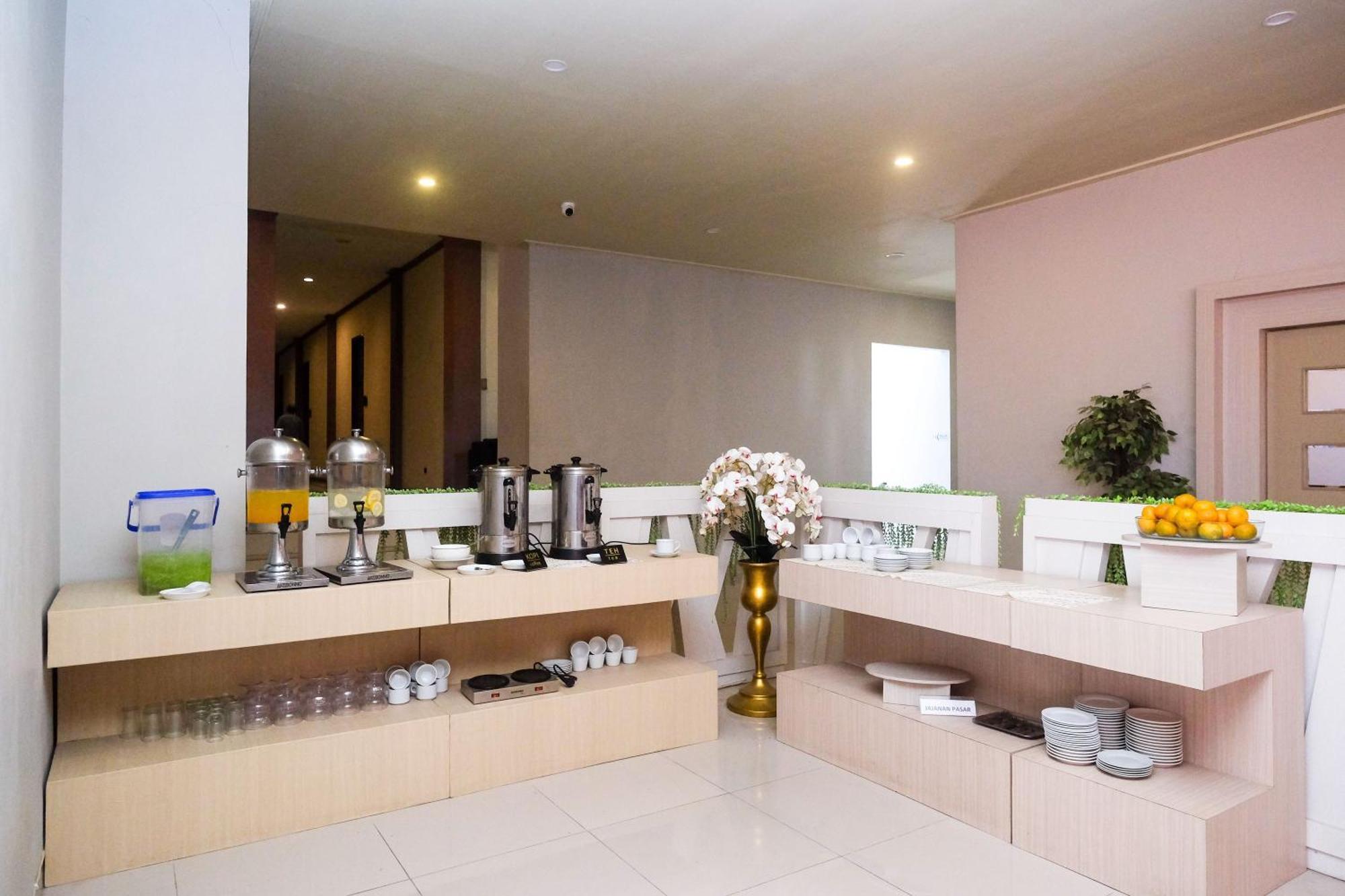 Urbanview Hotel Dedy Jaya Brebes Exterior foto