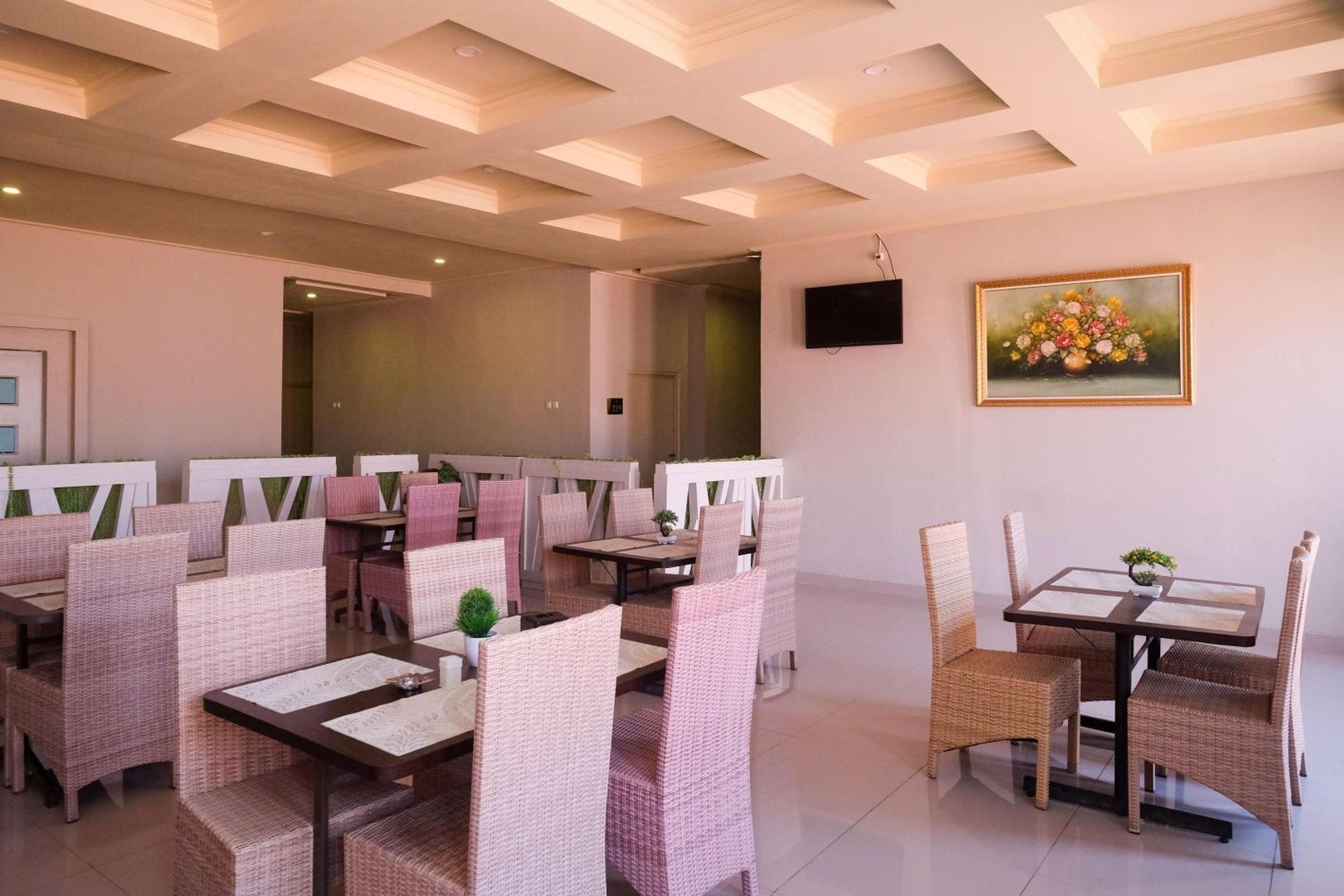 Urbanview Hotel Dedy Jaya Brebes Exterior foto
