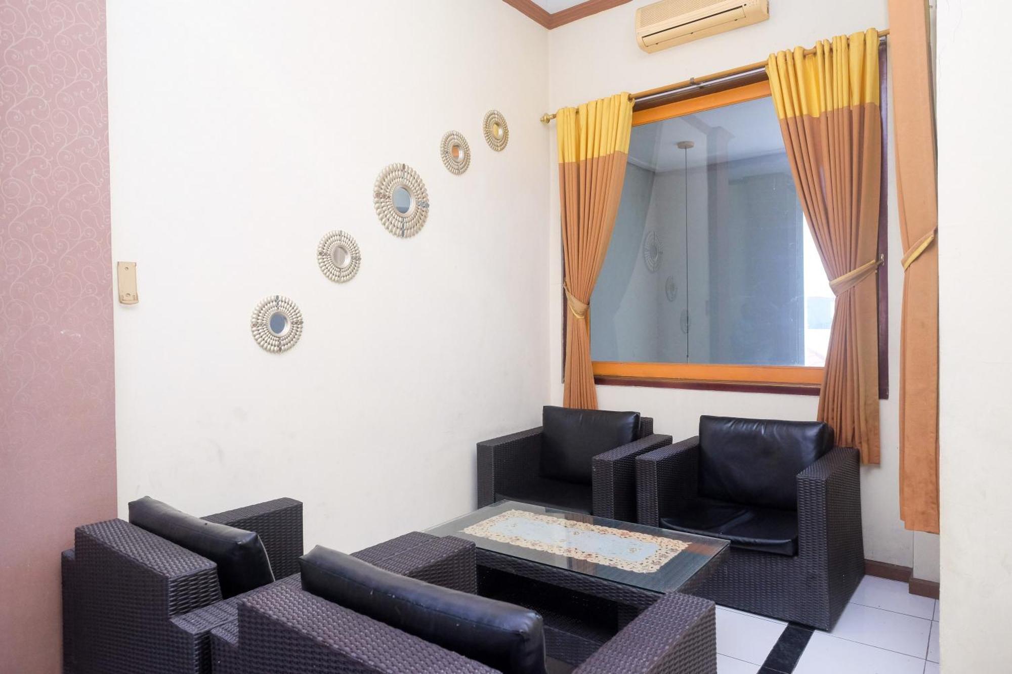 Urbanview Hotel Dedy Jaya Brebes Exterior foto