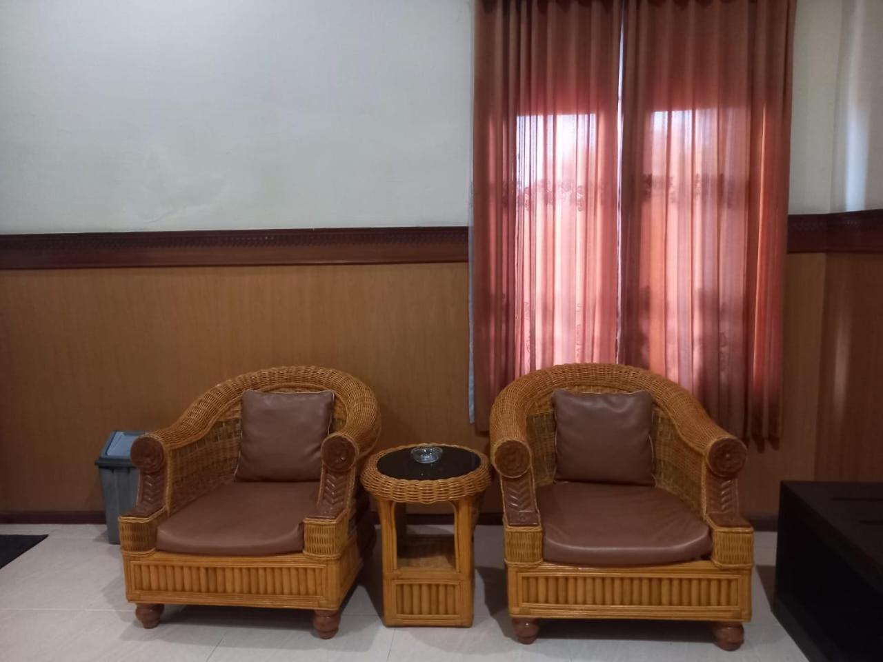 Urbanview Hotel Dedy Jaya Brebes Exterior foto