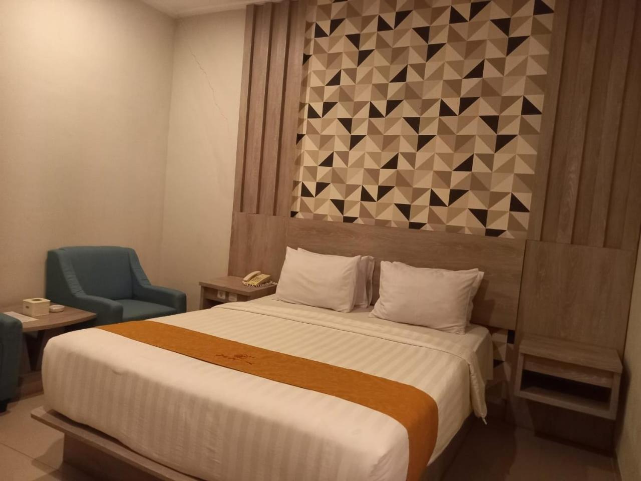 Urbanview Hotel Dedy Jaya Brebes Exterior foto