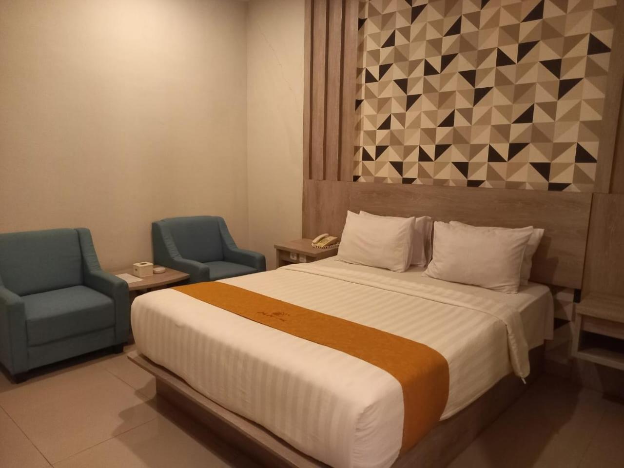 Urbanview Hotel Dedy Jaya Brebes Exterior foto